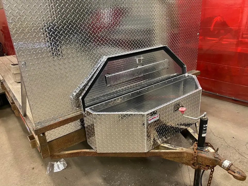 Aluminum storage box for trailer